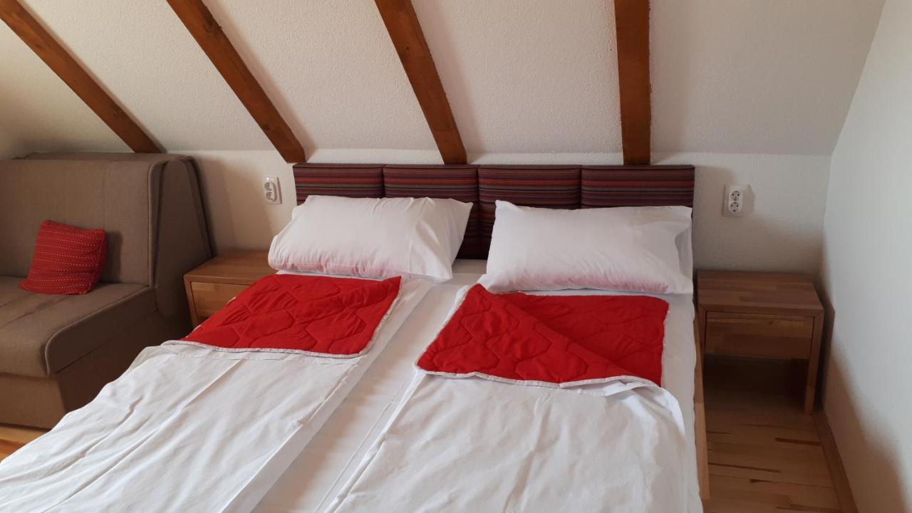 Bed and Breakfast Konoba Ognjiste Sokolac  Exterior foto